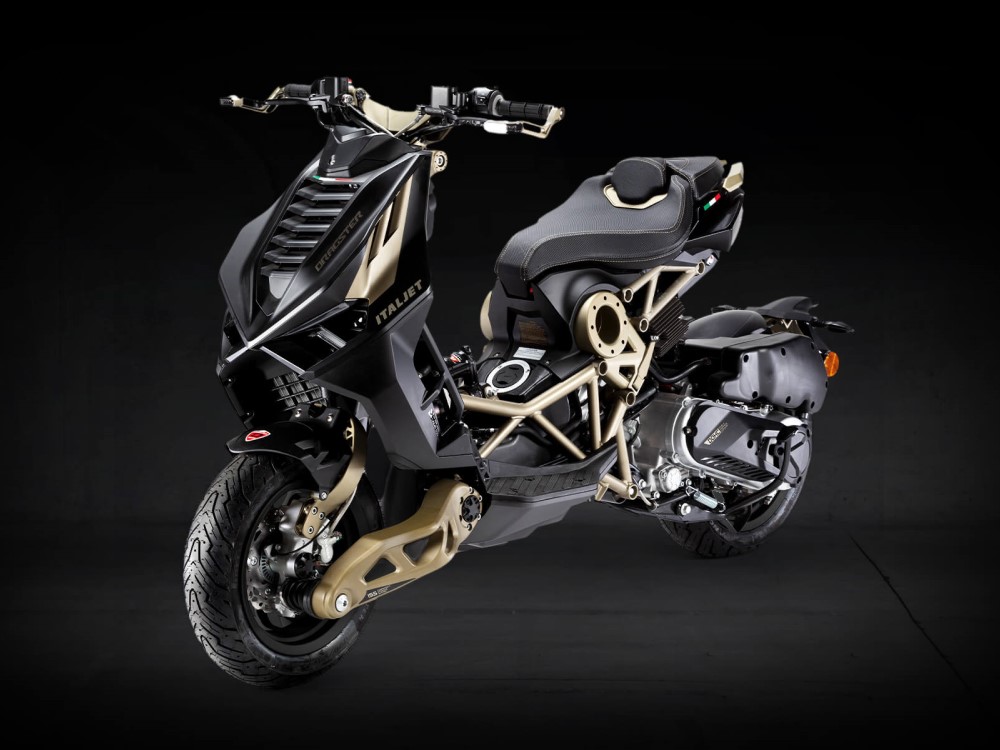 shus_2024_DRAGSTER_Anthracite_